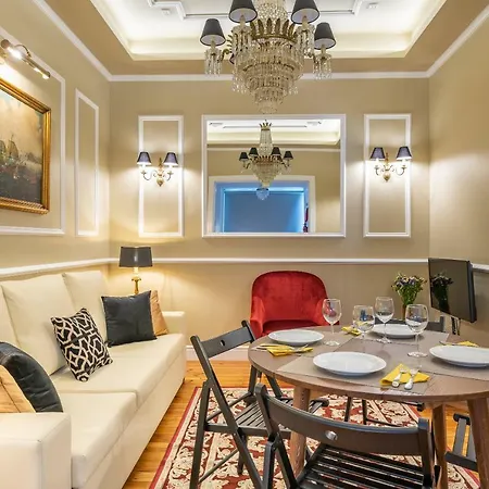Style And Comfort In Downtown Apartment