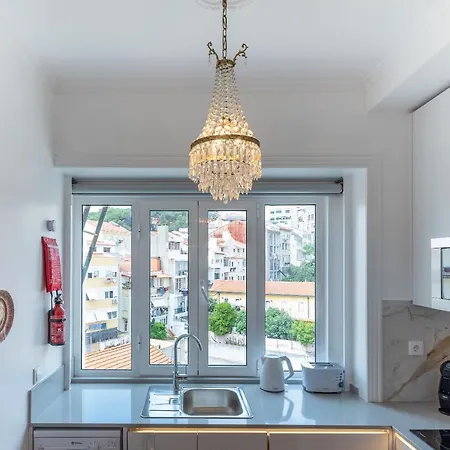 Style And Comfort In Downtown Apartament Lizbona
