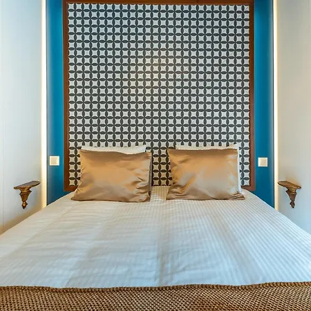 Style And Comfort In Downtown Appartement